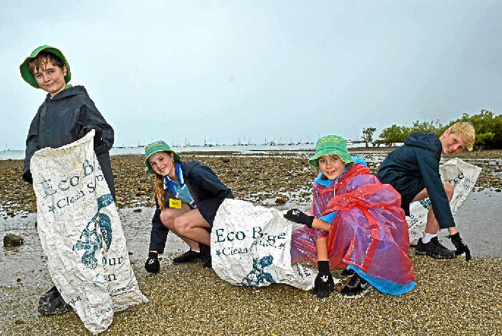 MAKIN’ A CHANGE: Proserpine students Beau Allan, Amali Brett, Tahlia Morris and Mac Rogers cleaning up Cannonvale Beach. Photo: Dane Lillingstone